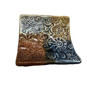 Handcrafted Ceramic Floral-Patterned Decorative Dish 4"x3.5"